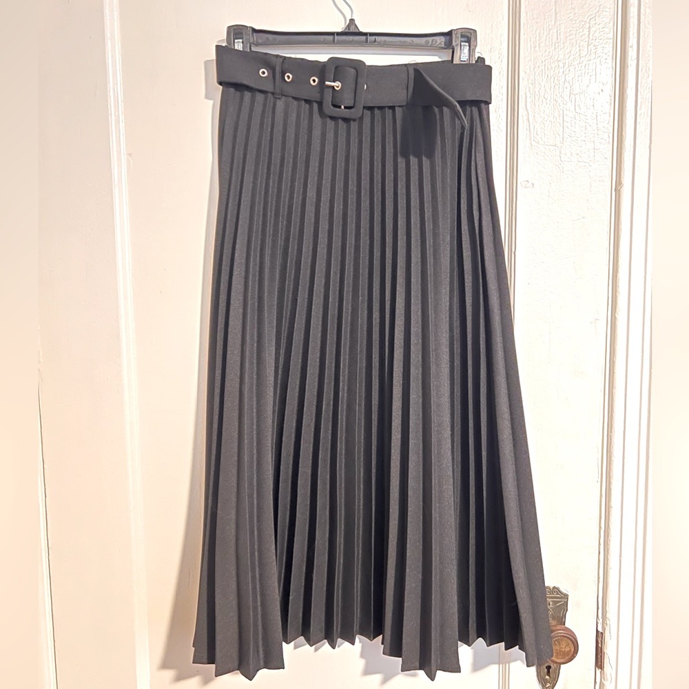 Long black pleated skirt with belt